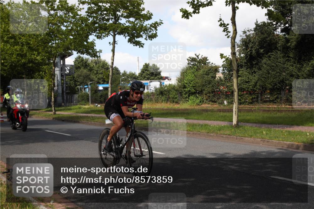 10.08.2025 - GEWOBA Citytriathlon Bremen Yannick Fuchs http://msf.ph/oto/8573859 10.08.2025 13:11:31 Radfahren 604, 664, 667, 686, 688, 708, 894, 915, 937 meine-sportfotos.de