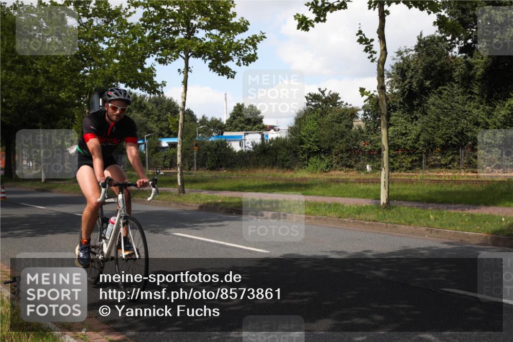 10.08.2025 - GEWOBA Citytriathlon Bremen Yannick Fuchs http://msf.ph/oto/8573861 10.08.2025 13:11:33 Radfahren 604, 664, 667, 686, 688, 708, 894, 915, 937 meine-sportfotos.de