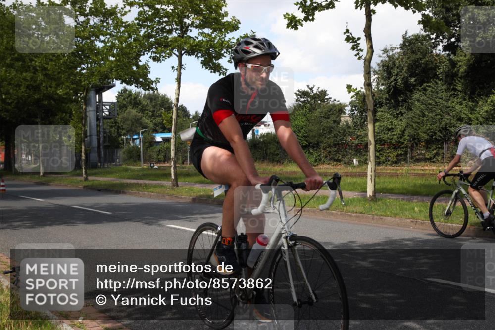 10.08.2025 - GEWOBA Citytriathlon Bremen Yannick Fuchs http://msf.ph/oto/8573862 10.08.2025 13:11:33 Radfahren 604, 664, 667, 686, 688, 708, 894, 915, 937 meine-sportfotos.de