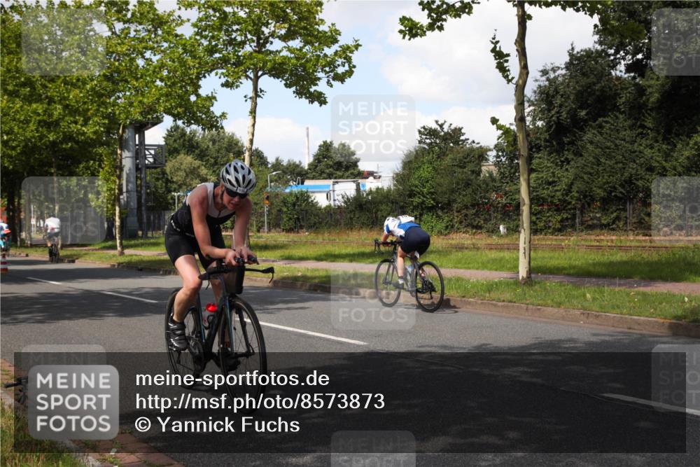 10.08.2025 - GEWOBA Citytriathlon Bremen Yannick Fuchs http://msf.ph/oto/8573873 10.08.2025 13:11:47 Radfahren 604, 635, 667, 750, 894, 933, 937, 966, 1017, 1032 meine-sportfotos.de