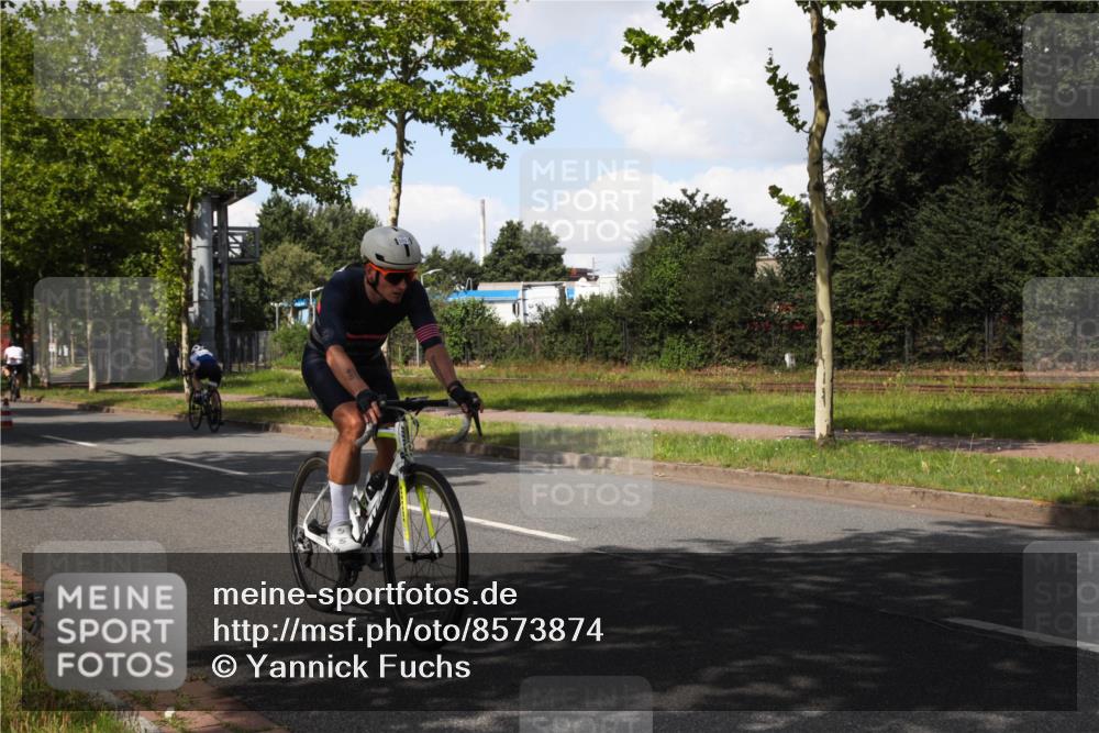 10.08.2025 - GEWOBA Citytriathlon Bremen Yannick Fuchs http://msf.ph/oto/8573874 10.08.2025 13:11:49 Radfahren 635, 667, 750, 894, 933, 937, 966, 1017, 1032 meine-sportfotos.de