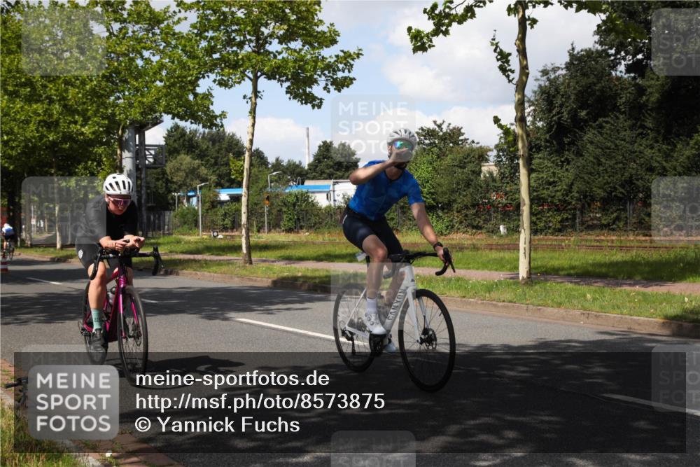 10.08.2025 - GEWOBA Citytriathlon Bremen Yannick Fuchs http://msf.ph/oto/8573875 10.08.2025 13:11:51 Radfahren 635, 667, 750, 894, 933, 937, 966, 1017, 1032 meine-sportfotos.de
