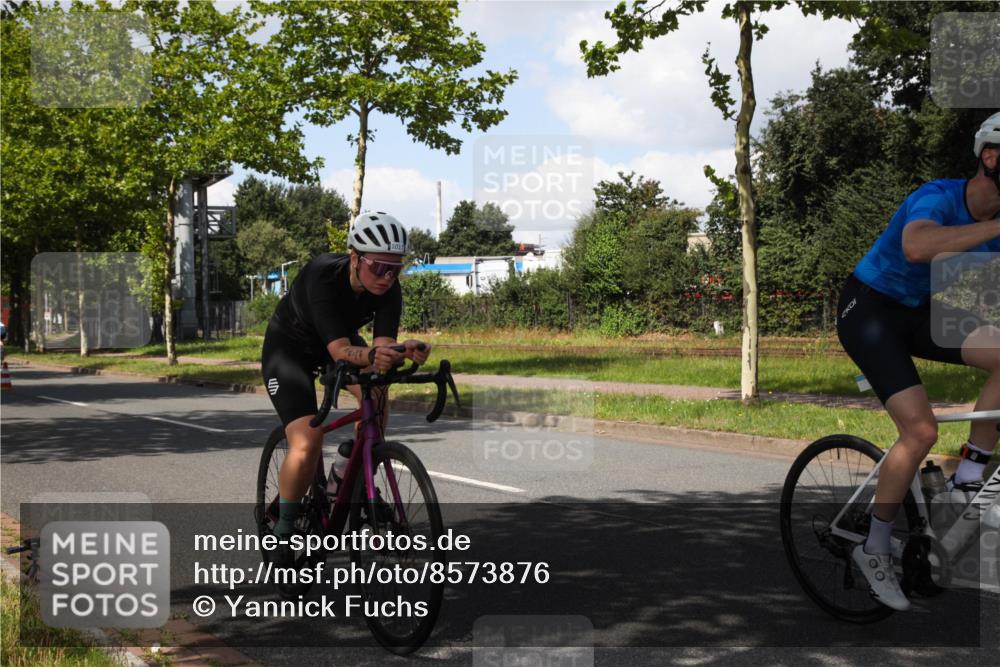10.08.2025 - GEWOBA Citytriathlon Bremen Yannick Fuchs http://msf.ph/oto/8573876 10.08.2025 13:11:51 Radfahren 635, 667, 750, 894, 933, 937, 966, 1017, 1032 meine-sportfotos.de