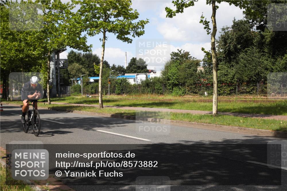10.08.2025 - GEWOBA Citytriathlon Bremen Yannick Fuchs http://msf.ph/oto/8573882 10.08.2025 13:11:52 Radfahren 635, 750, 894, 933, 937, 966, 1017, 1032 meine-sportfotos.de
