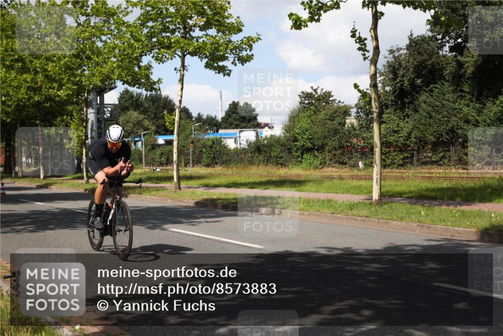 10.08.2025 - GEWOBA Citytriathlon Bremen Yannick Fuchs http://msf.ph/oto/8573883 10.08.2025 13:11:53 Radfahren 635, 750, 933, 937, 966, 1017, 1032 meine-sportfotos.de