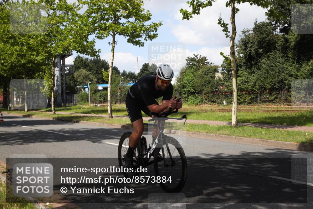 10.08.2025 - GEWOBA Citytriathlon Bremen Yannick Fuchs http://msf.ph/oto/8573884 10.08.2025 13:11:53 Radfahren 635, 750, 933, 937, 966, 1017, 1032 meine-sportfotos.de