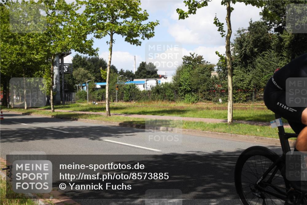 10.08.2025 - GEWOBA Citytriathlon Bremen Yannick Fuchs http://msf.ph/oto/8573885 10.08.2025 13:11:53 Radfahren 635, 750, 933, 937, 966, 1017, 1032 meine-sportfotos.de