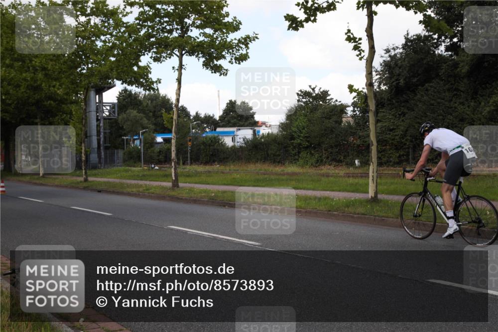 10.08.2025 - GEWOBA Citytriathlon Bremen Yannick Fuchs http://msf.ph/oto/8573893 10.08.2025 13:12:25 Radfahren 789, 924 meine-sportfotos.de