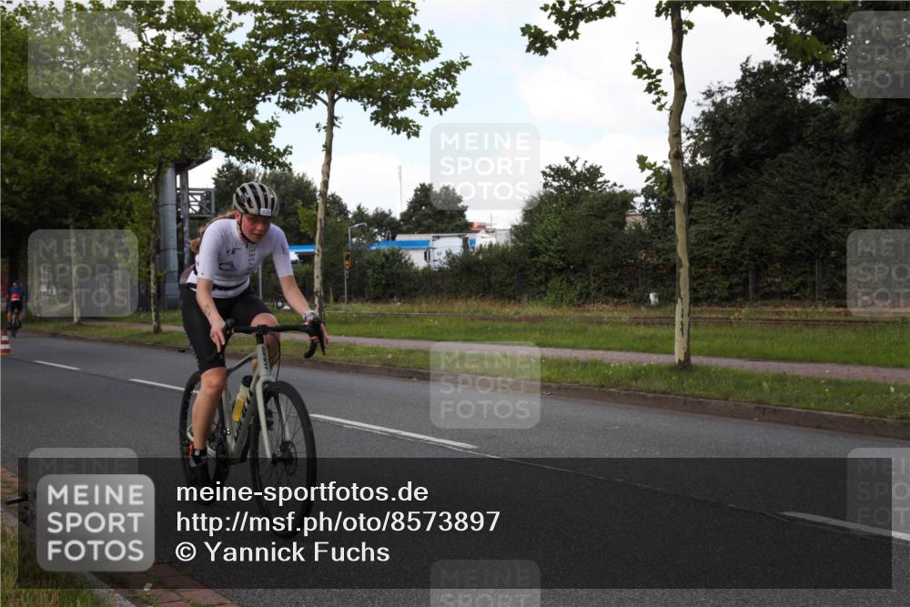 10.08.2025 - GEWOBA Citytriathlon Bremen Yannick Fuchs http://msf.ph/oto/8573897 10.08.2025 13:12:36 Radfahren 575, 789, 895, 902, 924, 1028, 1035 meine-sportfotos.de
