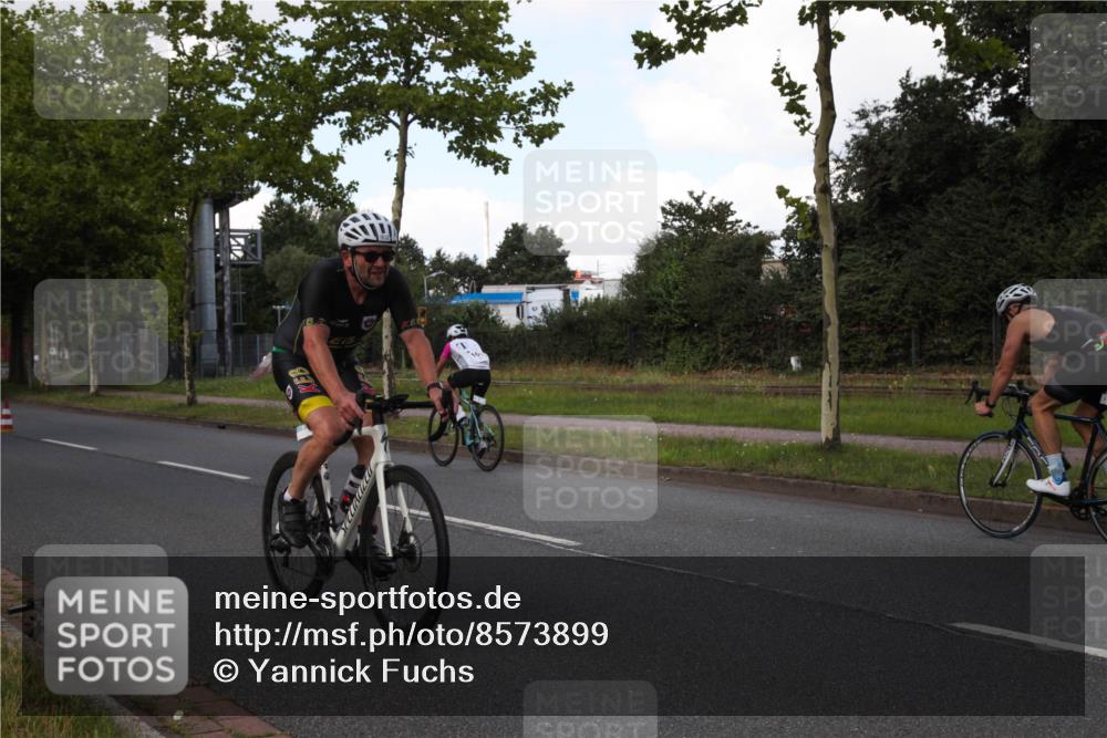 10.08.2025 - GEWOBA Citytriathlon Bremen Yannick Fuchs http://msf.ph/oto/8573899 10.08.2025 13:12:40 Radfahren 575, 582, 789, 895, 902, 924, 1028, 1035 meine-sportfotos.de