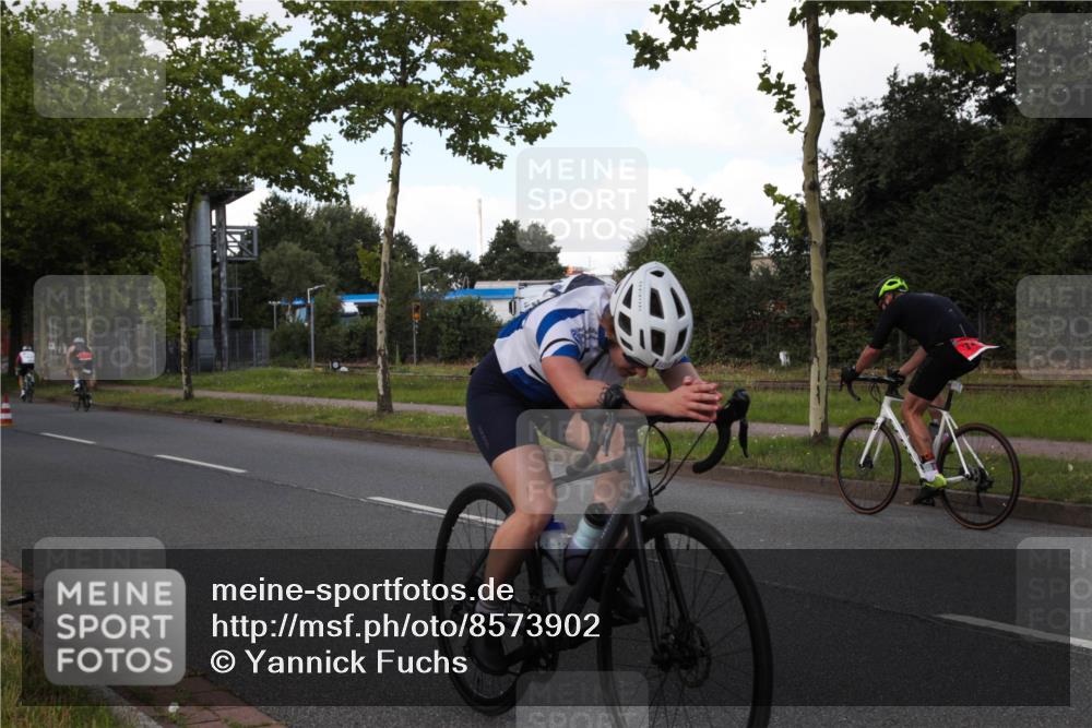 10.08.2025 - GEWOBA Citytriathlon Bremen Yannick Fuchs http://msf.ph/oto/8573902 10.08.2025 13:12:44 Radfahren 575, 582, 789, 895, 902, 924, 1028, 1035 meine-sportfotos.de