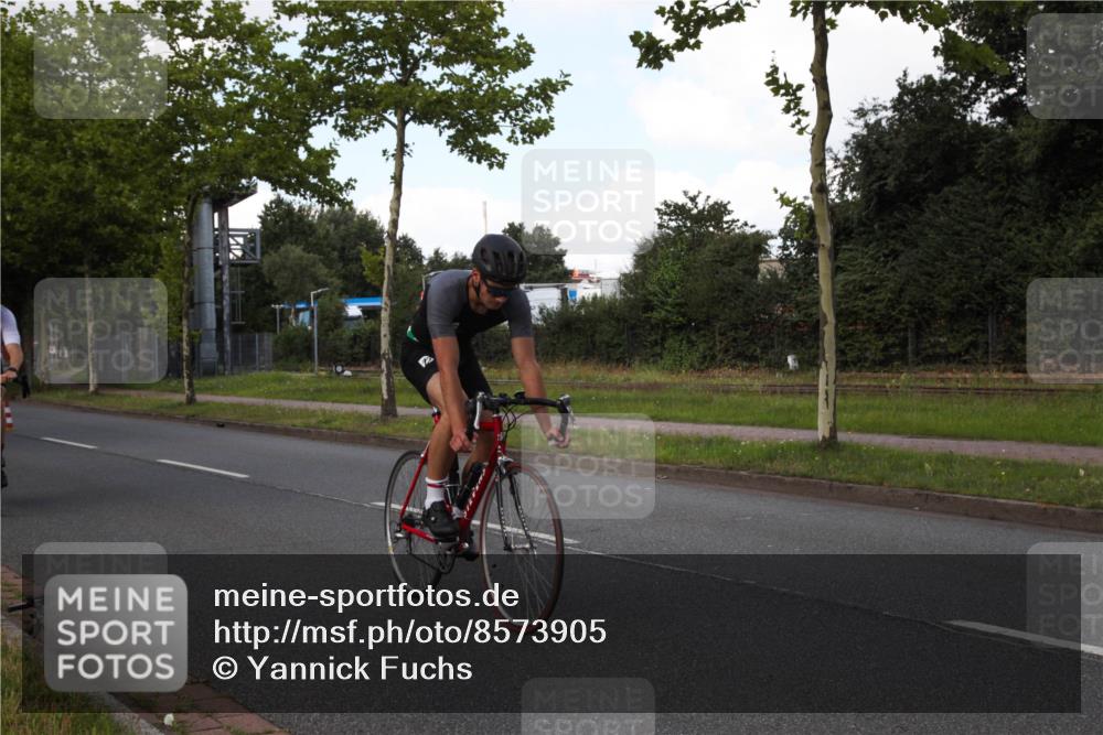10.08.2025 - GEWOBA Citytriathlon Bremen Yannick Fuchs http://msf.ph/oto/8573905 10.08.2025 13:12:49 Radfahren 575, 582, 789, 895, 902, 1028, 1035 meine-sportfotos.de