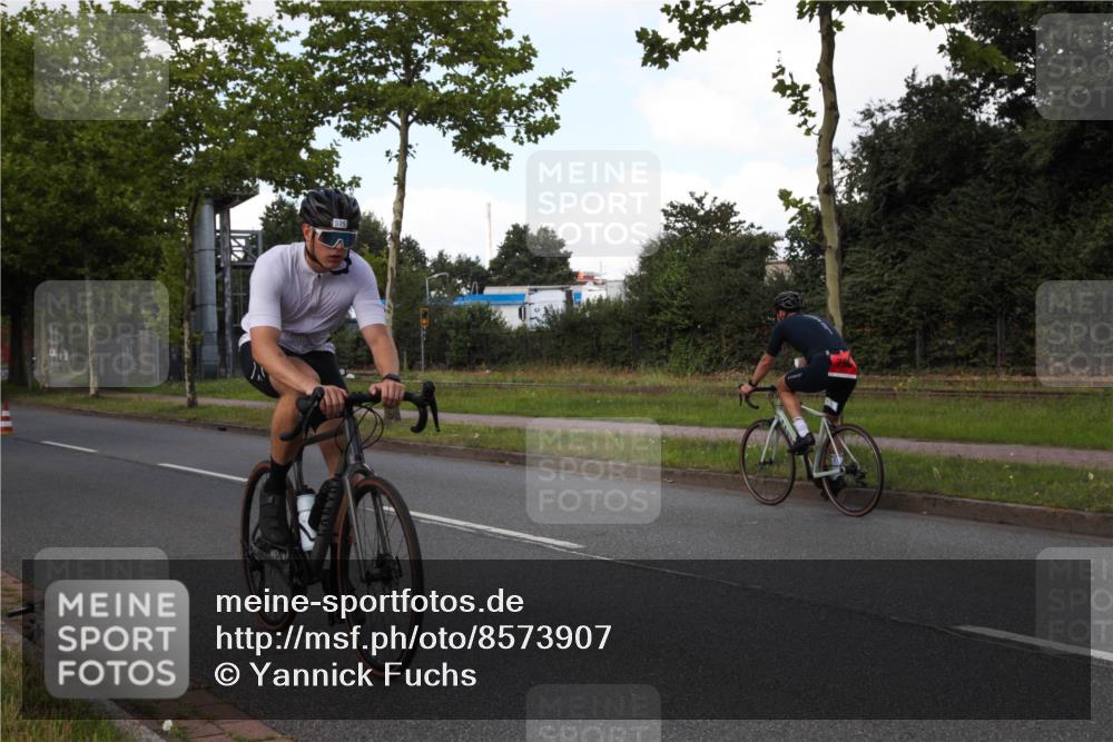 10.08.2025 - GEWOBA Citytriathlon Bremen Yannick Fuchs http://msf.ph/oto/8573907 10.08.2025 13:12:50 Radfahren 575, 582, 895, 902, 1028, 1035 meine-sportfotos.de