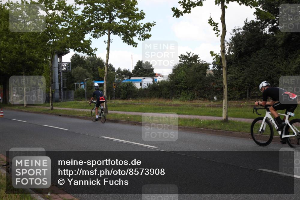10.08.2025 - GEWOBA Citytriathlon Bremen Yannick Fuchs http://msf.ph/oto/8573908 10.08.2025 13:12:51 Radfahren 575, 582, 895, 902, 1028, 1035 meine-sportfotos.de