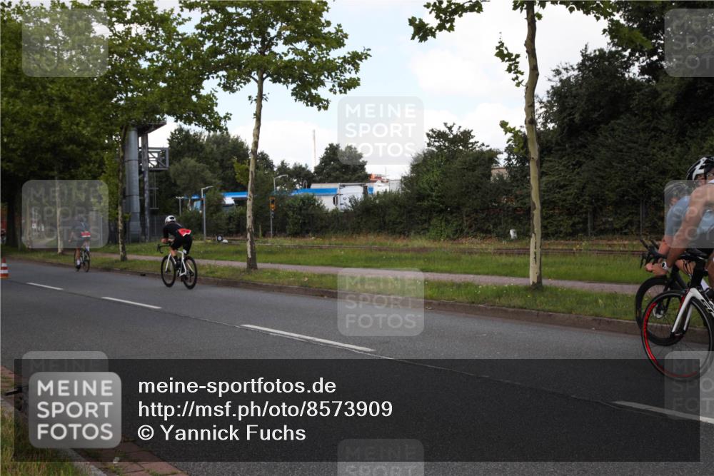 10.08.2025 - GEWOBA Citytriathlon Bremen Yannick Fuchs http://msf.ph/oto/8573909 10.08.2025 13:12:53 Radfahren 575, 582, 895, 1028, 1035 meine-sportfotos.de