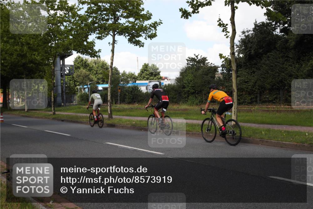 10.08.2025 - GEWOBA Citytriathlon Bremen Yannick Fuchs http://msf.ph/oto/8573919 10.08.2025 13:13:21 Radfahren 905, 1029, 1039 meine-sportfotos.de