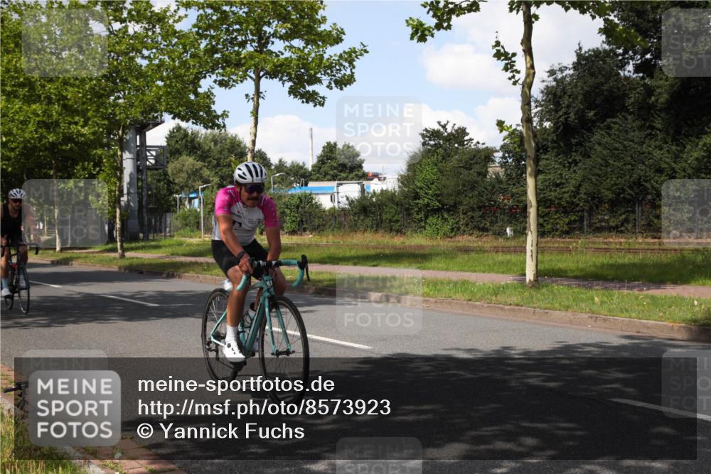 10.08.2025 - GEWOBA Citytriathlon Bremen Yannick Fuchs http://msf.ph/oto/8573923 10.08.2025 13:13:35 Radfahren 742, 781, 784, 790, 905, 982, 1015, 1039 meine-sportfotos.de