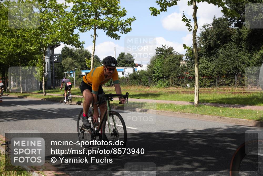 10.08.2025 - GEWOBA Citytriathlon Bremen Yannick Fuchs http://msf.ph/oto/8573940 10.08.2025 13:14:18 Radfahren 555, 764, 766, 783, 1019 meine-sportfotos.de