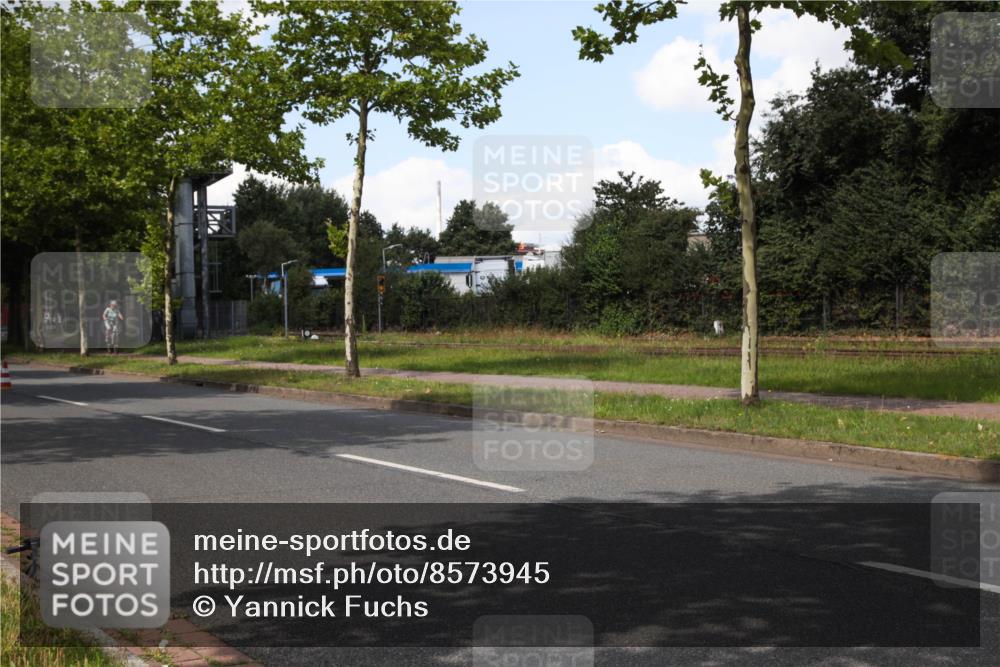 10.08.2025 - GEWOBA Citytriathlon Bremen Yannick Fuchs http://msf.ph/oto/8573945 10.08.2025 13:14:50 Radfahren 772, 877 meine-sportfotos.de