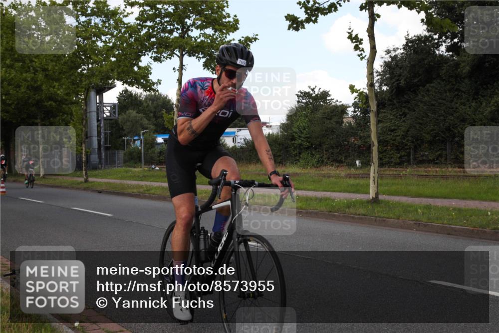 10.08.2025 - GEWOBA Citytriathlon Bremen Yannick Fuchs http://msf.ph/oto/8573955 10.08.2025 13:15:16 Radfahren 736, 749, 758, 765, 826, 913, 969 meine-sportfotos.de