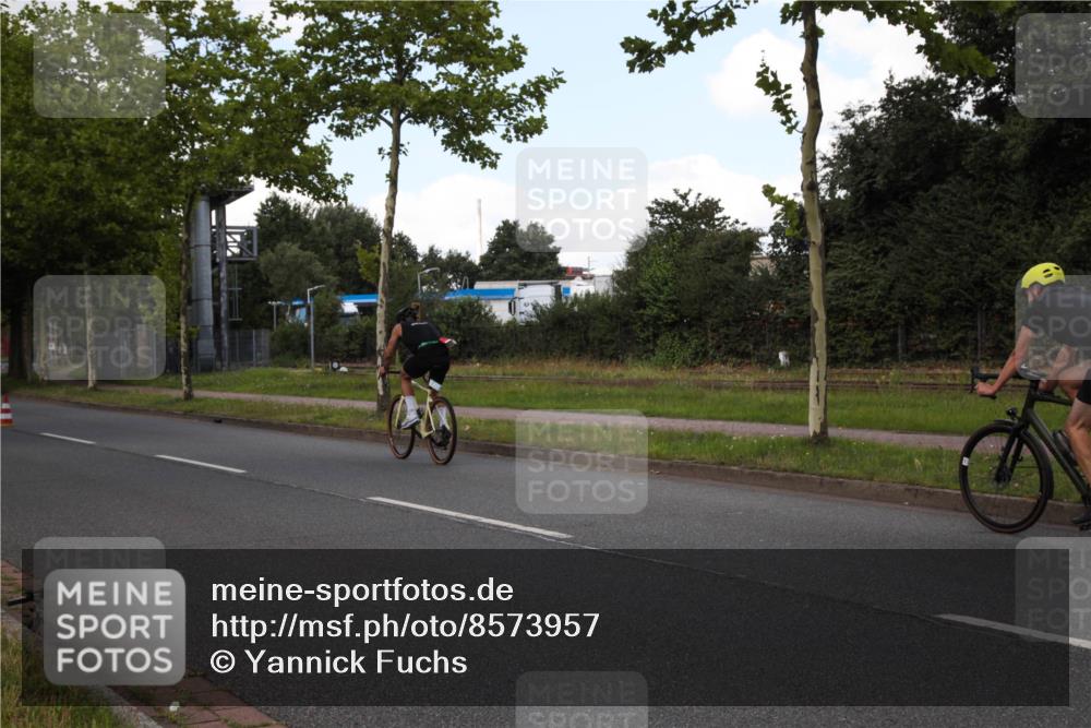 10.08.2025 - GEWOBA Citytriathlon Bremen Yannick Fuchs http://msf.ph/oto/8573957 10.08.2025 13:15:19 Radfahren 736, 749, 758, 765, 826, 940, 969 meine-sportfotos.de