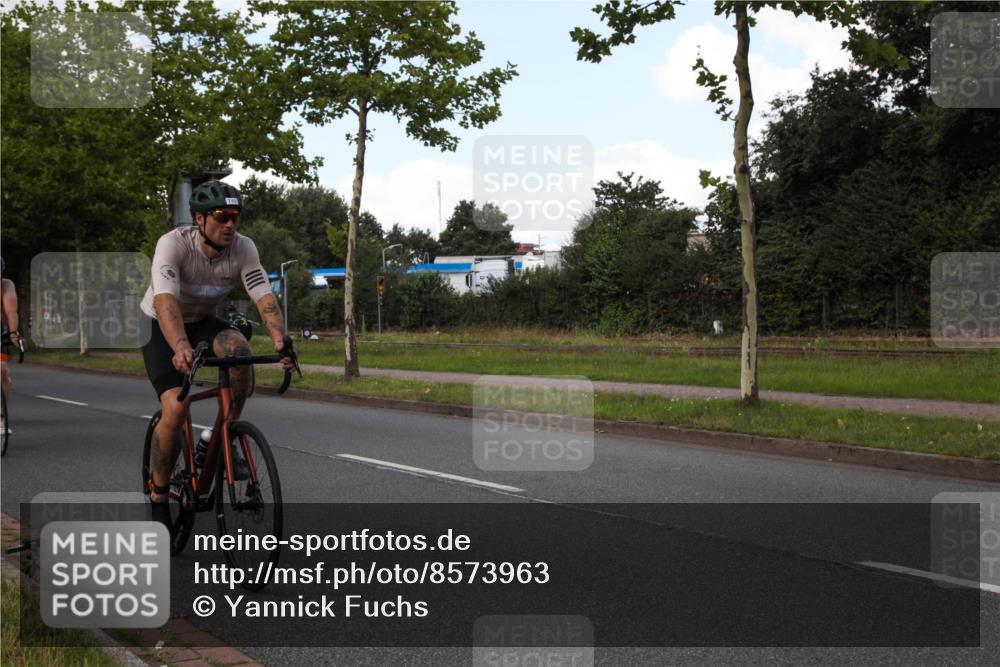 10.08.2025 - GEWOBA Citytriathlon Bremen Yannick Fuchs http://msf.ph/oto/8573963 10.08.2025 13:15:28 Radfahren 636, 736, 749, 758, 940, 969, 1025 meine-sportfotos.de