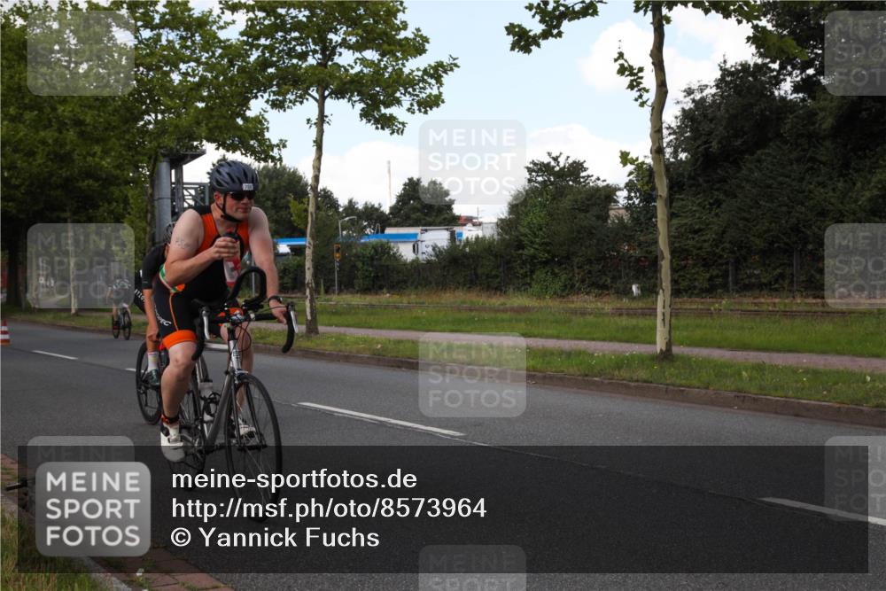 10.08.2025 - GEWOBA Citytriathlon Bremen Yannick Fuchs http://msf.ph/oto/8573964 10.08.2025 13:15:29 Radfahren 636, 736, 749, 758, 843, 940, 969, 1025 meine-sportfotos.de