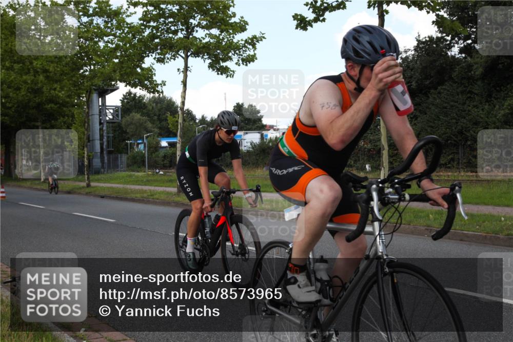 10.08.2025 - GEWOBA Citytriathlon Bremen Yannick Fuchs http://msf.ph/oto/8573965 10.08.2025 13:15:30 Radfahren 636, 736, 749, 758, 843, 940, 969, 1025 meine-sportfotos.de