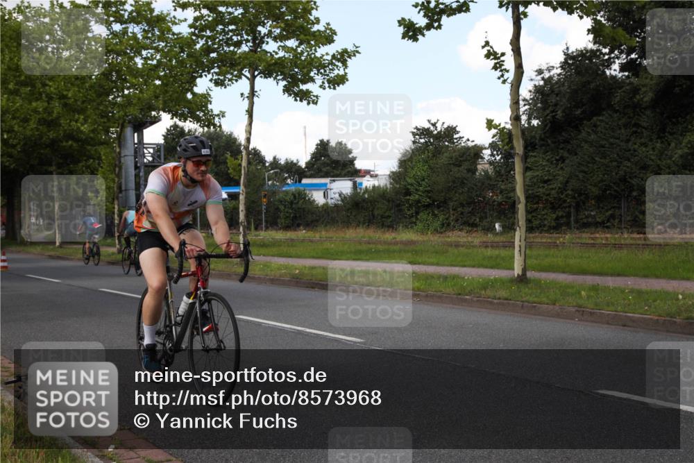 10.08.2025 - GEWOBA Citytriathlon Bremen Yannick Fuchs http://msf.ph/oto/8573968 10.08.2025 13:15:40 Radfahren 636, 749, 758, 843, 940, 1025 meine-sportfotos.de