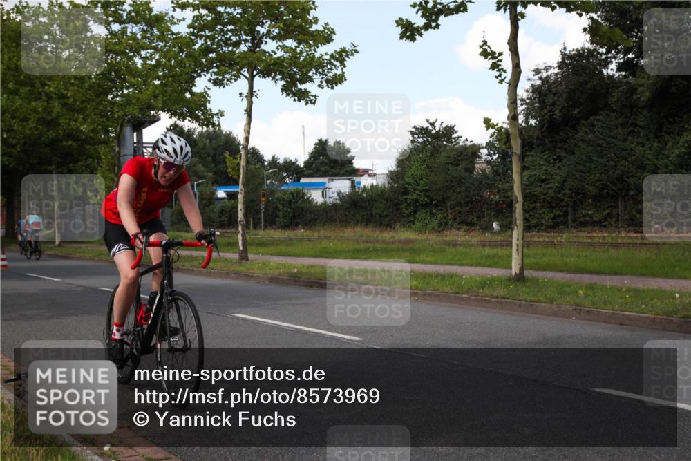 10.08.2025 - GEWOBA Citytriathlon Bremen Yannick Fuchs http://msf.ph/oto/8573969 10.08.2025 13:15:42 Radfahren 636, 843, 940, 1025 meine-sportfotos.de