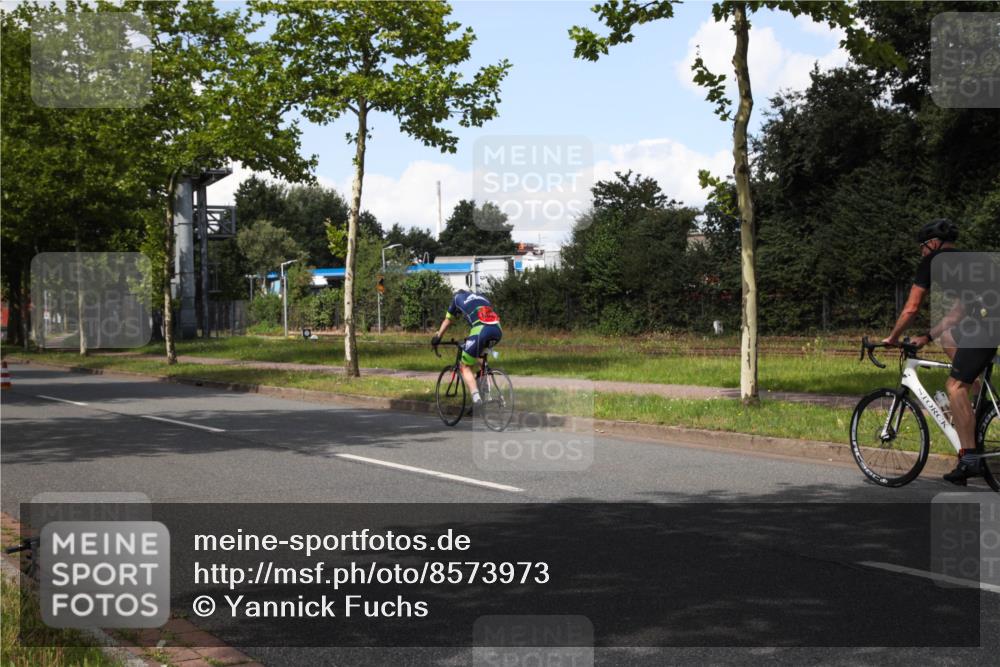 10.08.2025 - GEWOBA Citytriathlon Bremen Yannick Fuchs http://msf.ph/oto/8573973 10.08.2025 13:16:08 Radfahren 591, 632, 900 meine-sportfotos.de