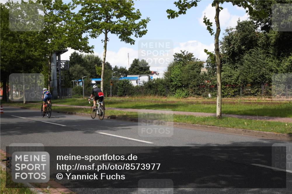 10.08.2025 - GEWOBA Citytriathlon Bremen Yannick Fuchs http://msf.ph/oto/8573977 10.08.2025 13:16:14 Radfahren 591, 632, 892 meine-sportfotos.de