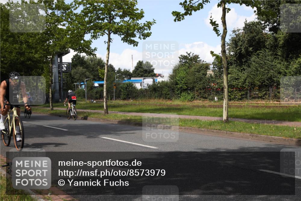 10.08.2025 - GEWOBA Citytriathlon Bremen Yannick Fuchs http://msf.ph/oto/8573979 10.08.2025 13:16:15 Radfahren 591, 632, 892 meine-sportfotos.de