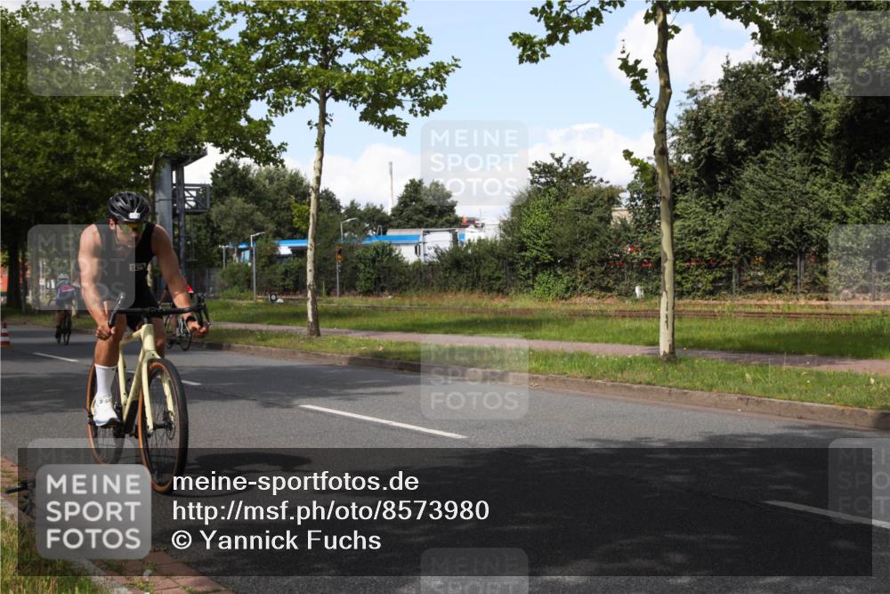10.08.2025 - GEWOBA Citytriathlon Bremen Yannick Fuchs http://msf.ph/oto/8573980 10.08.2025 13:16:15 Radfahren 591, 632, 892 meine-sportfotos.de