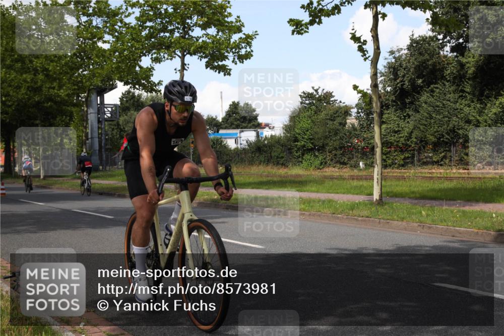 10.08.2025 - GEWOBA Citytriathlon Bremen Yannick Fuchs http://msf.ph/oto/8573981 10.08.2025 13:16:15 Radfahren 591, 632, 892 meine-sportfotos.de