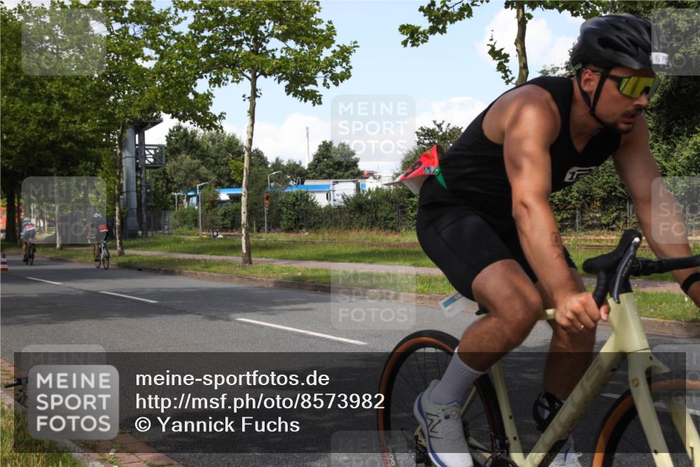 10.08.2025 - GEWOBA Citytriathlon Bremen Yannick Fuchs http://msf.ph/oto/8573982 10.08.2025 13:16:15 Radfahren 591, 632, 892 meine-sportfotos.de