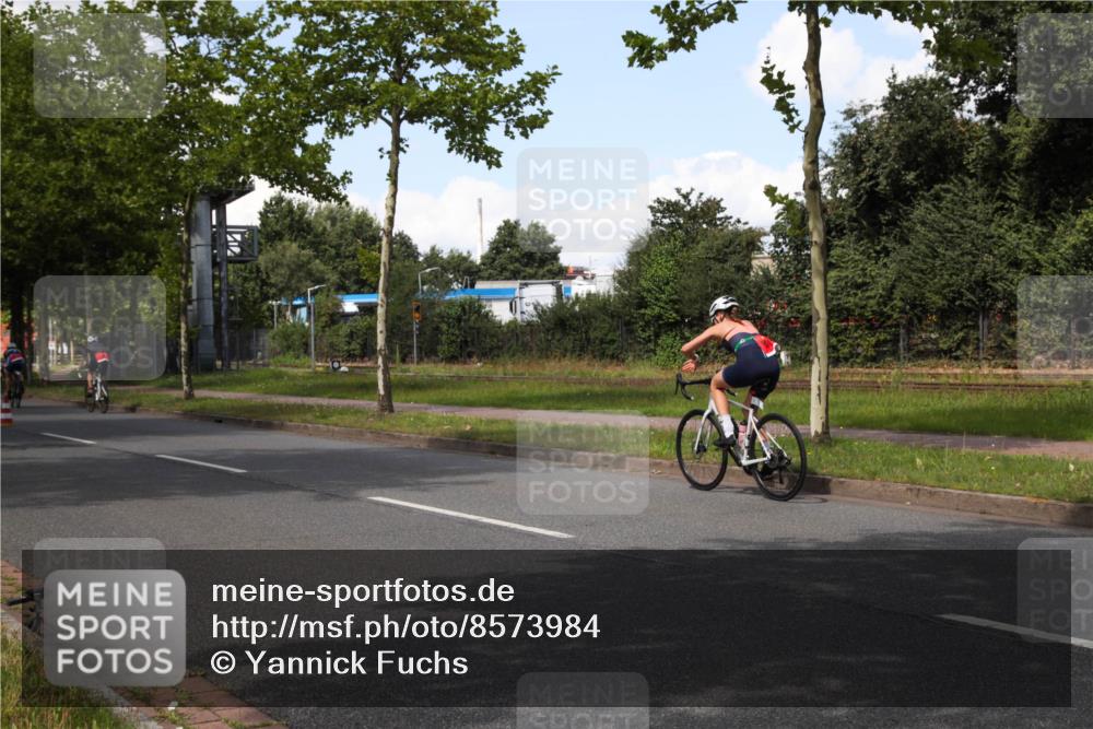 10.08.2025 - GEWOBA Citytriathlon Bremen Yannick Fuchs http://msf.ph/oto/8573984 10.08.2025 13:16:16 Radfahren 591, 632, 892 meine-sportfotos.de