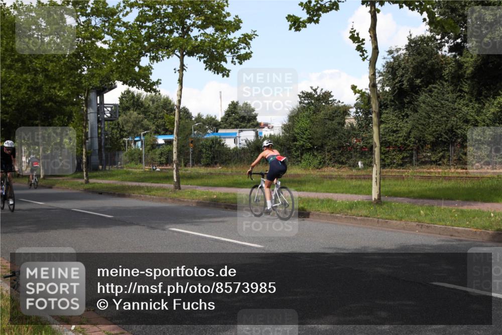 10.08.2025 - GEWOBA Citytriathlon Bremen Yannick Fuchs http://msf.ph/oto/8573985 10.08.2025 13:16:16 Radfahren 591, 632, 892 meine-sportfotos.de