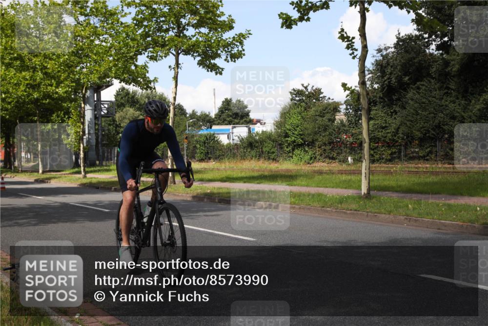 10.08.2025 - GEWOBA Citytriathlon Bremen Yannick Fuchs http://msf.ph/oto/8573990 10.08.2025 13:16:21 Radfahren 591, 632, 892 meine-sportfotos.de