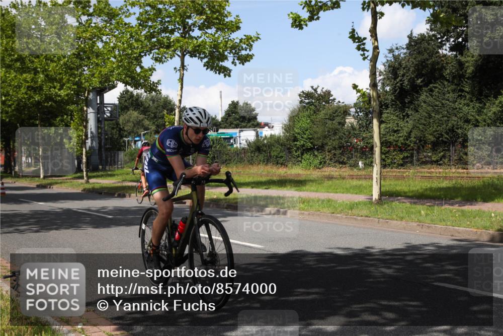 10.08.2025 - GEWOBA Citytriathlon Bremen Yannick Fuchs http://msf.ph/oto/8574000 10.08.2025 13:17:06 Radfahren 602, 720, 802, 870, 910, 921 meine-sportfotos.de
