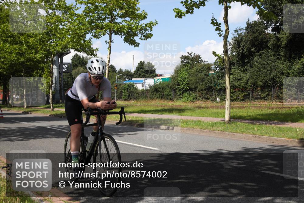 10.08.2025 - GEWOBA Citytriathlon Bremen Yannick Fuchs http://msf.ph/oto/8574002 10.08.2025 13:17:19 Radfahren 602, 720, 910, 921, 1018 meine-sportfotos.de