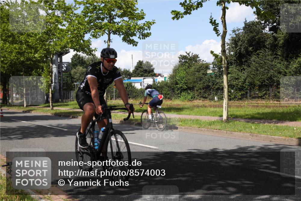 10.08.2025 - GEWOBA Citytriathlon Bremen Yannick Fuchs http://msf.ph/oto/8574003 10.08.2025 13:17:30 Radfahren 825, 853, 910, 1018 meine-sportfotos.de