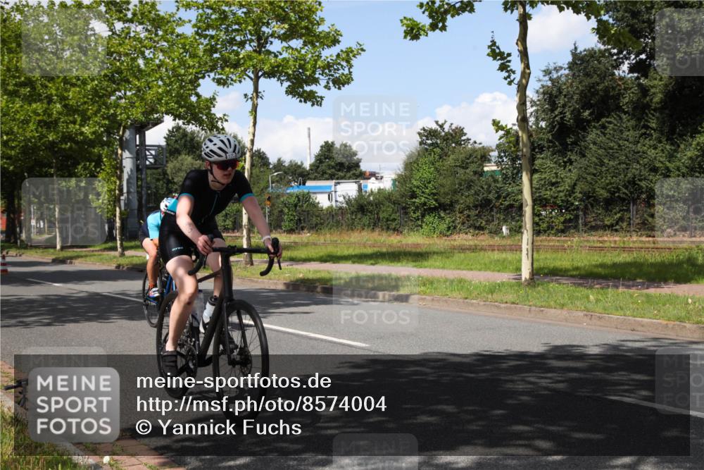 10.08.2025 - GEWOBA Citytriathlon Bremen Yannick Fuchs http://msf.ph/oto/8574004 10.08.2025 13:17:35 Radfahren 567, 825, 853, 1018 meine-sportfotos.de