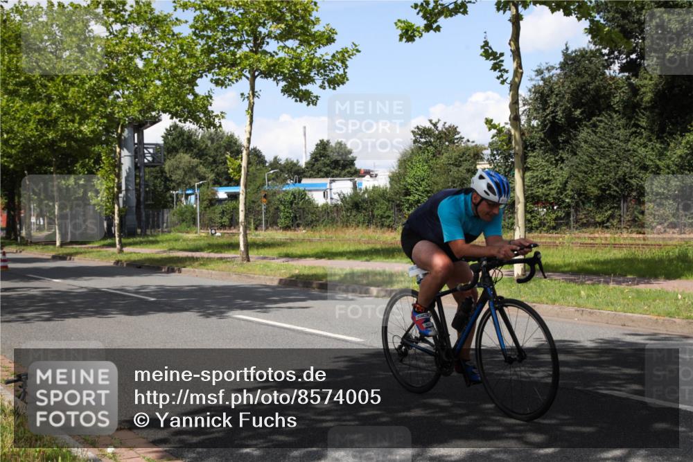 10.08.2025 - GEWOBA Citytriathlon Bremen Yannick Fuchs http://msf.ph/oto/8574005 10.08.2025 13:17:36 Radfahren 567, 825, 853, 1018 meine-sportfotos.de