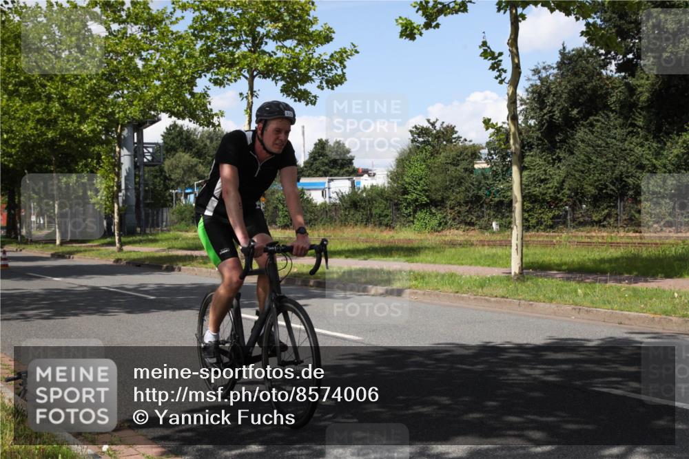 10.08.2025 - GEWOBA Citytriathlon Bremen Yannick Fuchs http://msf.ph/oto/8574006 10.08.2025 13:17:37 Radfahren 567, 825, 853, 1018 meine-sportfotos.de