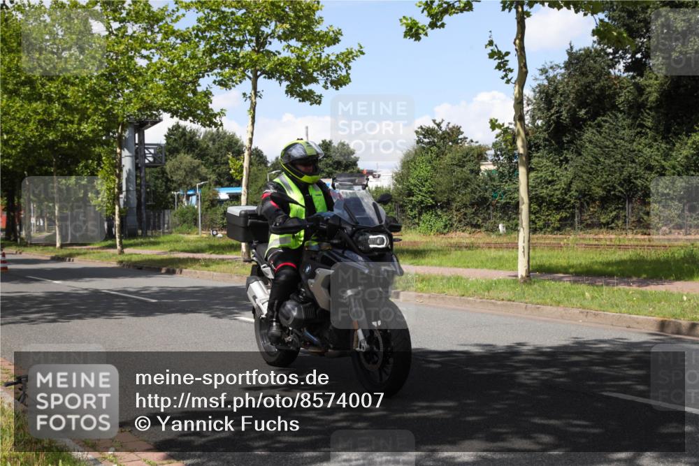 10.08.2025 - GEWOBA Citytriathlon Bremen Yannick Fuchs http://msf.ph/oto/8574007 10.08.2025 13:17:40 Radfahren 567, 825, 853, 1018 meine-sportfotos.de