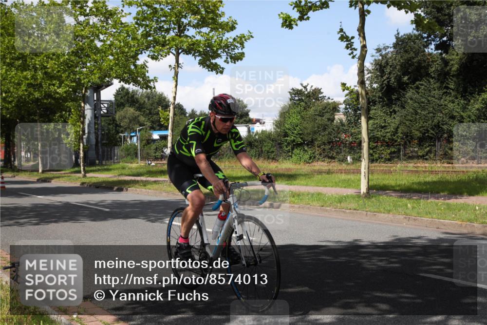 10.08.2025 - GEWOBA Citytriathlon Bremen Yannick Fuchs http://msf.ph/oto/8574013 10.08.2025 13:18:57 Radfahren 671, 709, 726, 899, 975 meine-sportfotos.de