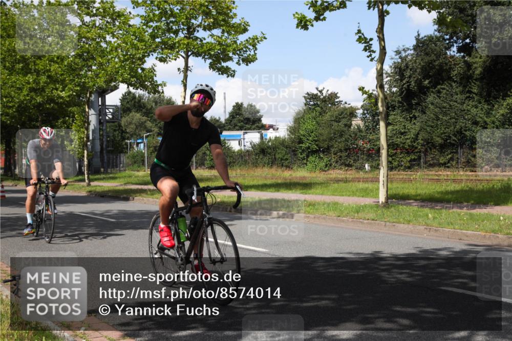 10.08.2025 - GEWOBA Citytriathlon Bremen Yannick Fuchs http://msf.ph/oto/8574014 10.08.2025 13:19:02 Radfahren 671, 709, 726, 899, 975, 1002 meine-sportfotos.de