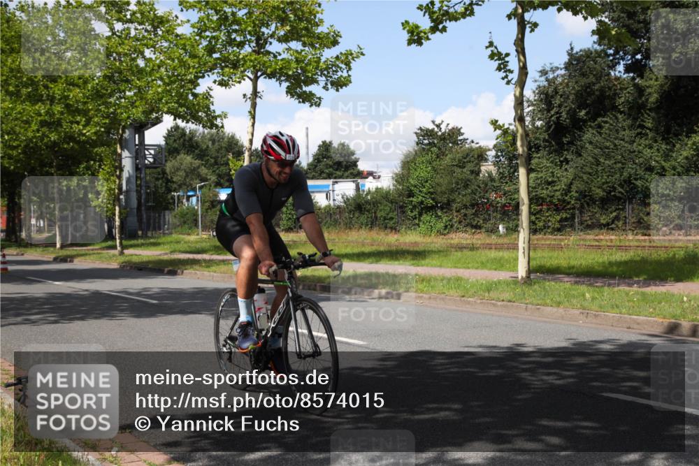 10.08.2025 - GEWOBA Citytriathlon Bremen Yannick Fuchs http://msf.ph/oto/8574015 10.08.2025 13:19:02 Radfahren 671, 709, 726, 899, 975, 1002 meine-sportfotos.de