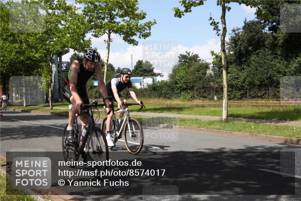 10.08.2025 - GEWOBA Citytriathlon Bremen Yannick Fuchs http://msf.ph/oto/8574017 10.08.2025 13:19:15 Radfahren 671, 762, 803, 899, 983, 1002 meine-sportfotos.de